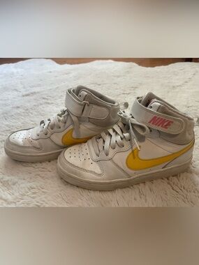 Nike Kids High-Top Sneakers White with Yellow Swoosh
